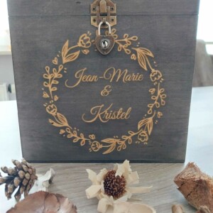 Urne en bois gravée Urne en bois gravée